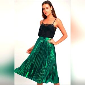 Metallic Pleated Midi Skirt in Emerald Green|Size S